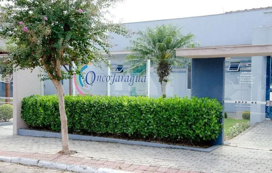 Fachada da OncoJaraguá, local de atendimento na Rua Eleonora Satler Pradi, em Jaraguá do Sul.